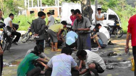 白沙縣農(nóng)機(jī)服務(wù)中心下村莊舉辦農(nóng)機(jī)維修及操作技能培訓(xùn)班