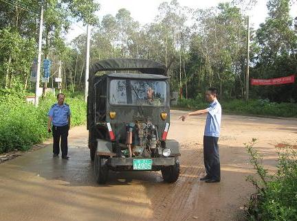 ?？谑修r(nóng)機(jī)安全監(jiān)理所加強(qiáng)長(zhǎng)假期間農(nóng)機(jī)安全生產(chǎn)檢查