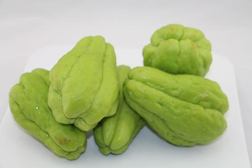 海口永興一帶佛手瓜開始上市